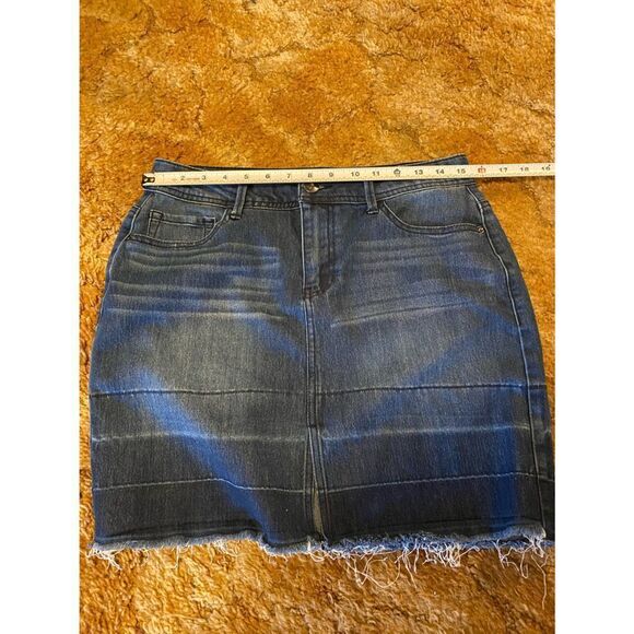 BACCINI Distressed Denim Raw Hem Skirt 10P - Picture 10 of 10